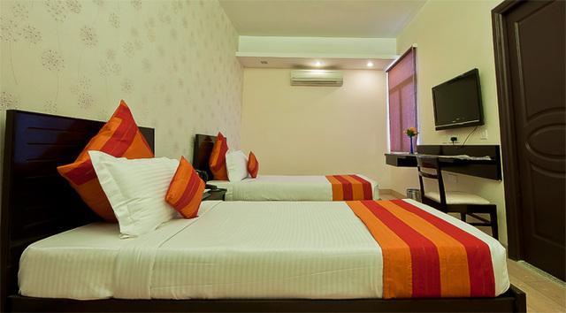 Hotel Paradise Inn 